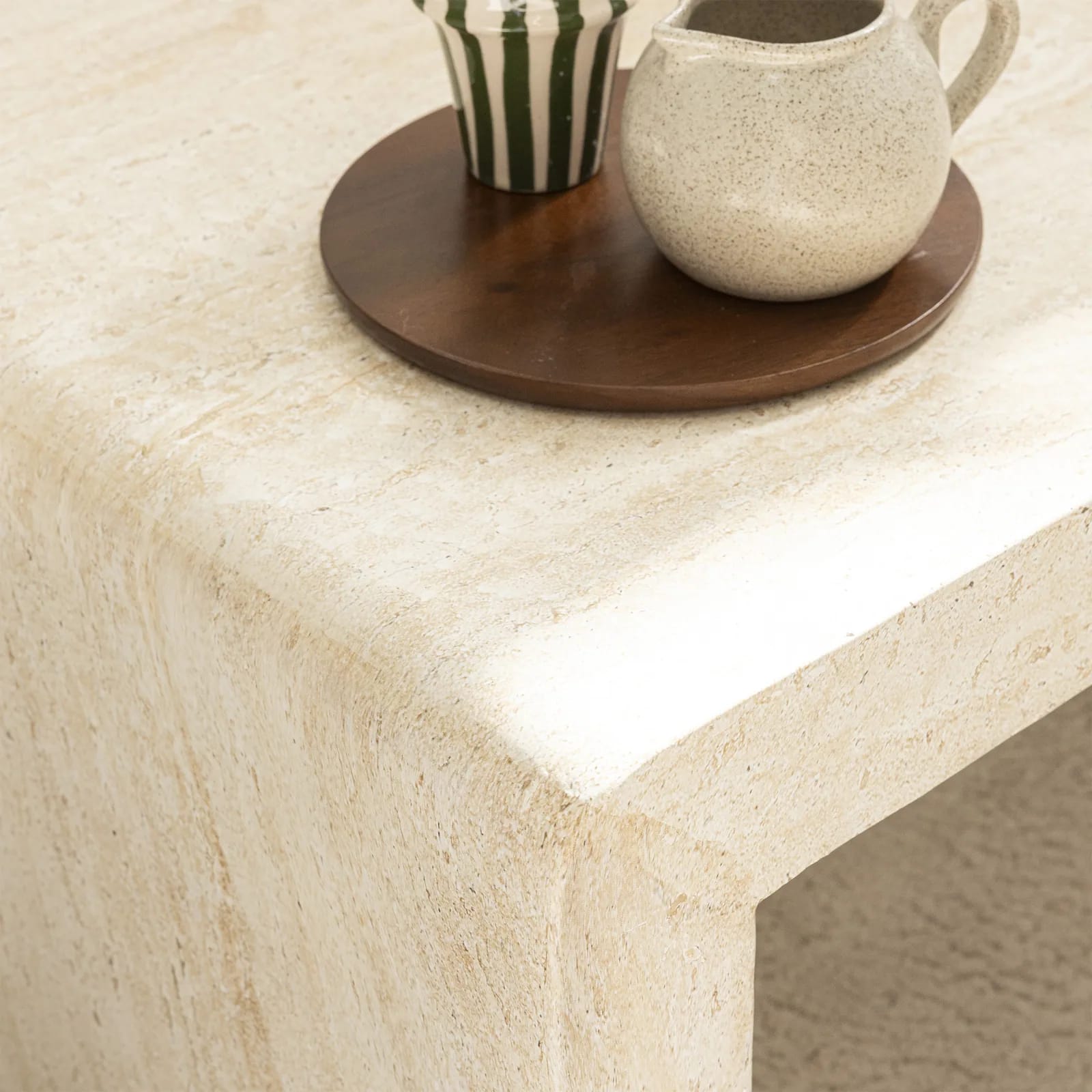 Joue pleine de la table basse Tocoa en polyciment
