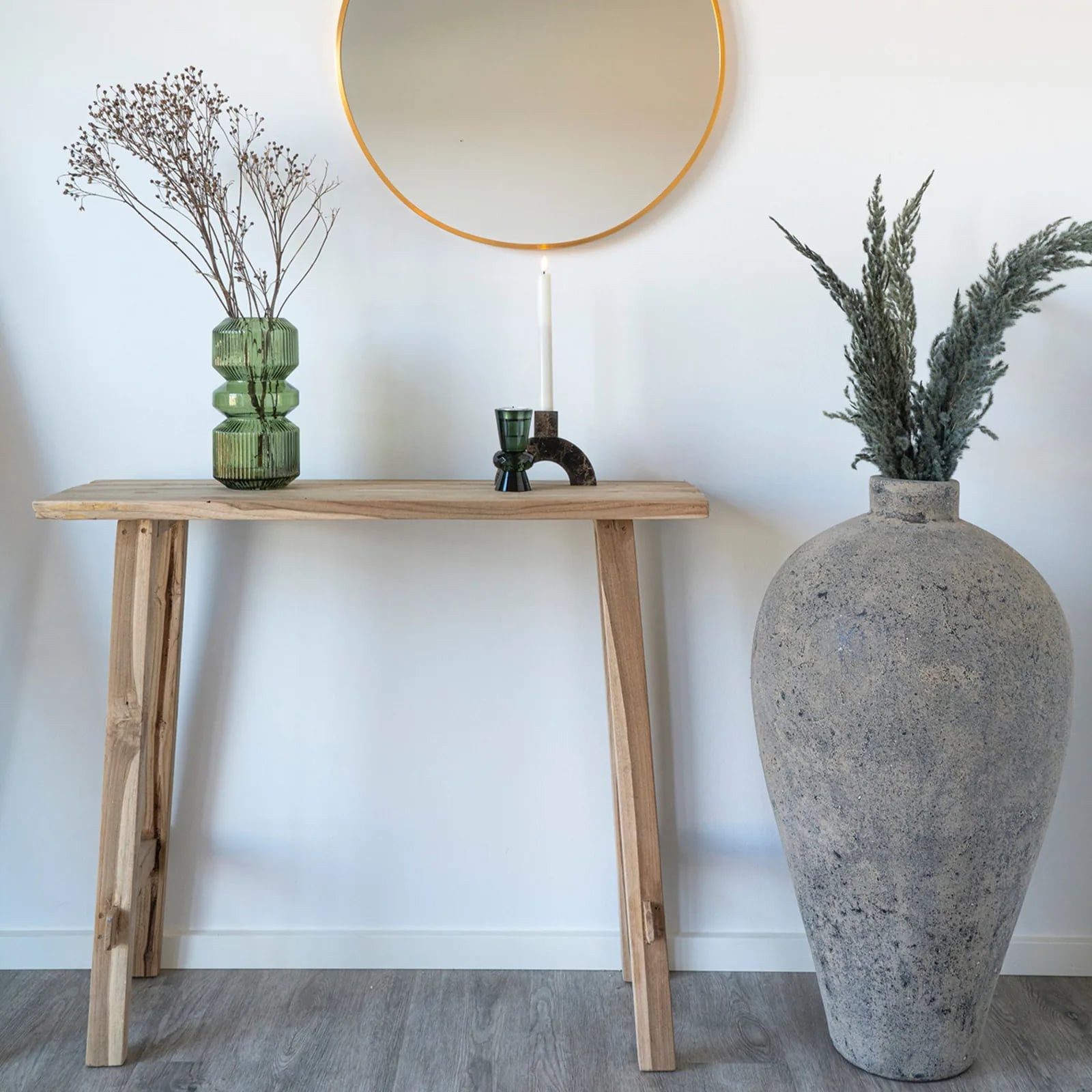 Console Girona en teck dans une entrée