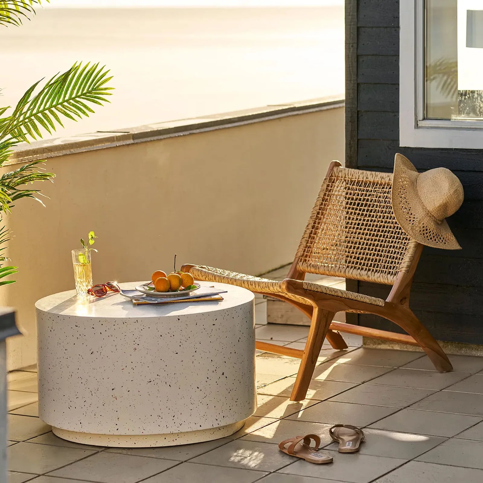 Table basse ronde Bonnie au décor terrazzo