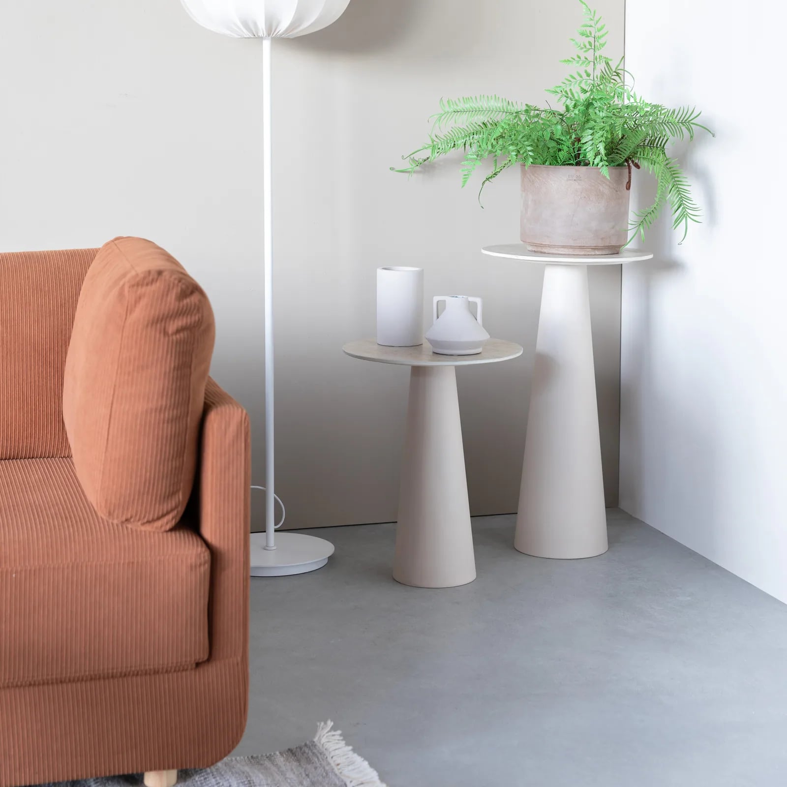Table d'appoint haute Joya au plateau céramique effet travertin