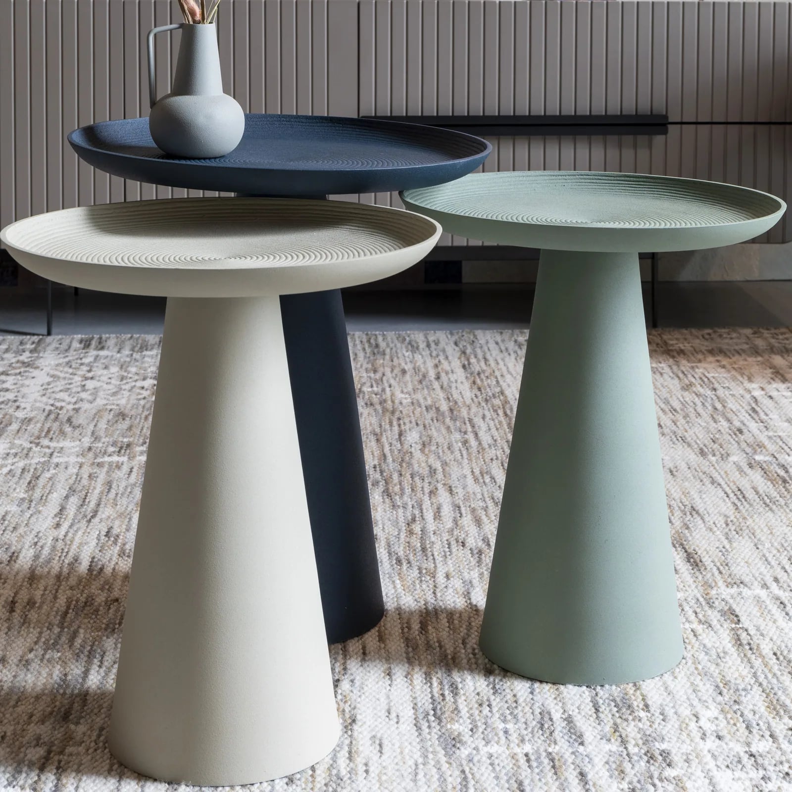 Deux tables d'appoint Ringar côte à côte