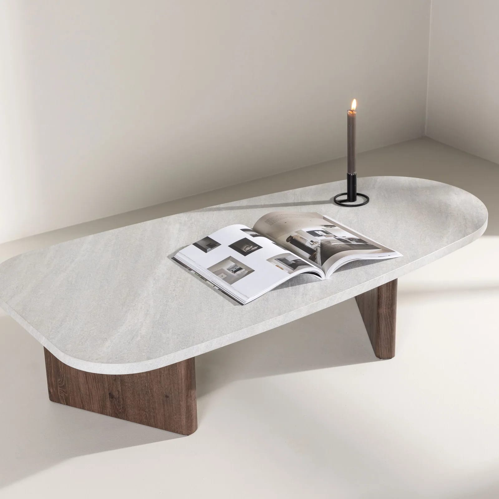 Table basse organique Grönvik au décor marbre