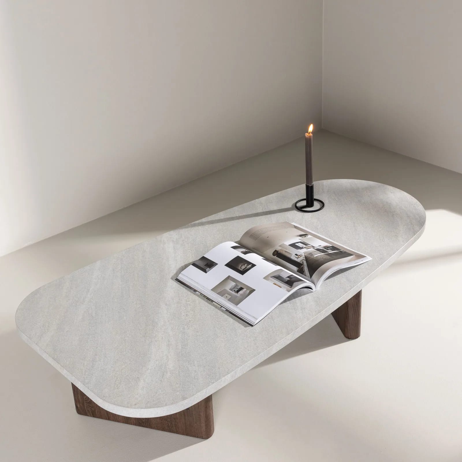 Table basse organique Grönvik au décor marbre