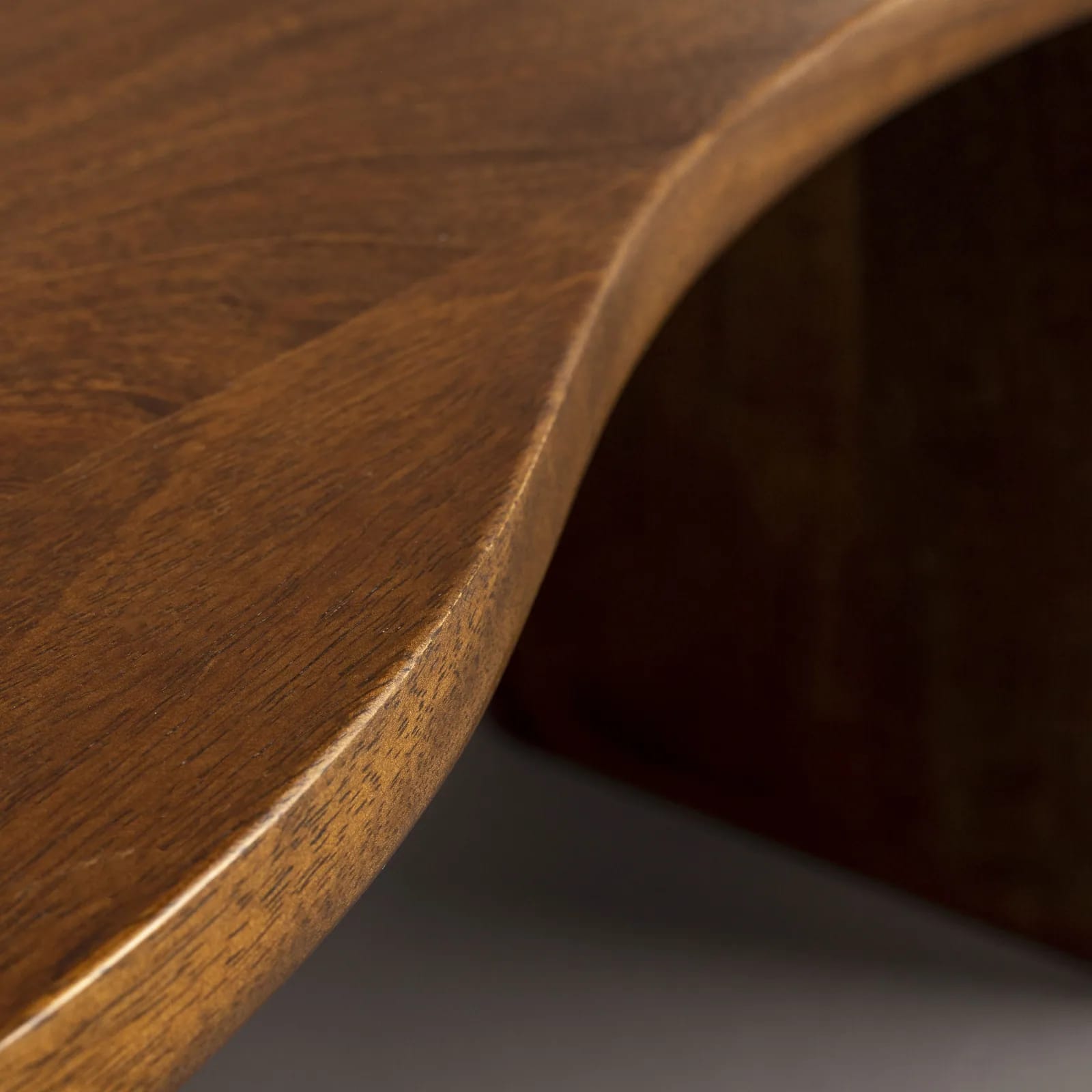 Table basse Tilon devant un canapé clair