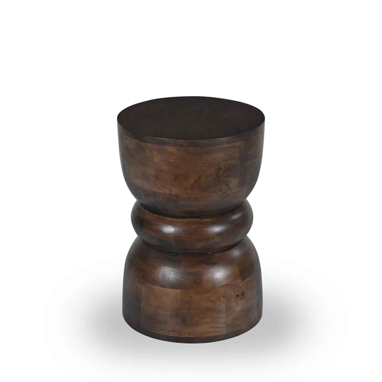 Table d'appoint Pulau entre deux fauteuils