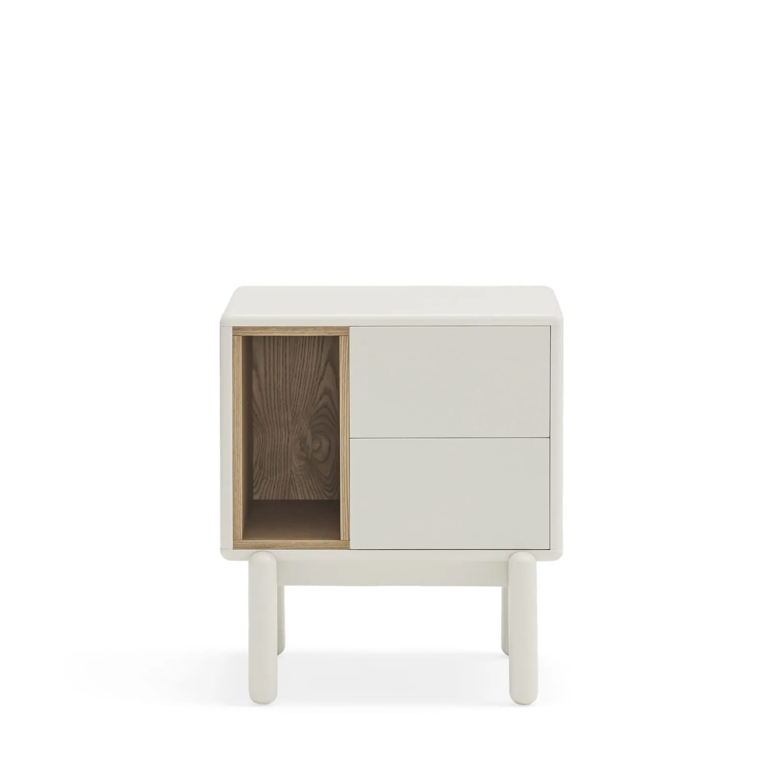 Table de chevet Corvo en bois d'hévéa dans une chambre