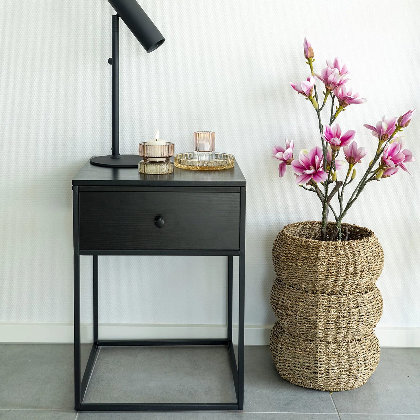 Table de chevet Vita en acier noir et bois