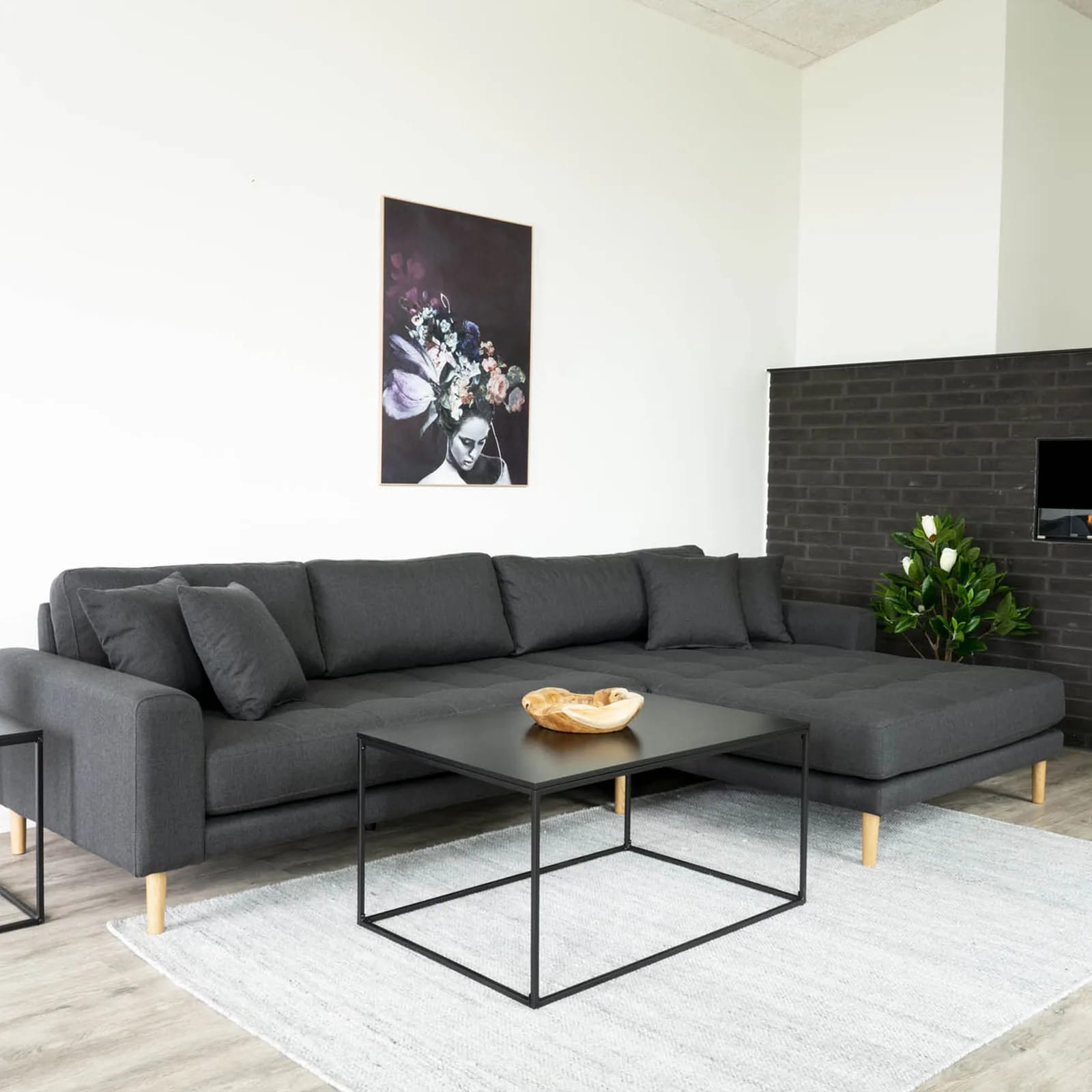 Table de chevet Vita en acier noir et bois